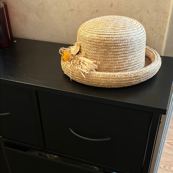 Stylish Straw Hat with Yellow Accent - Picture 1 of 1